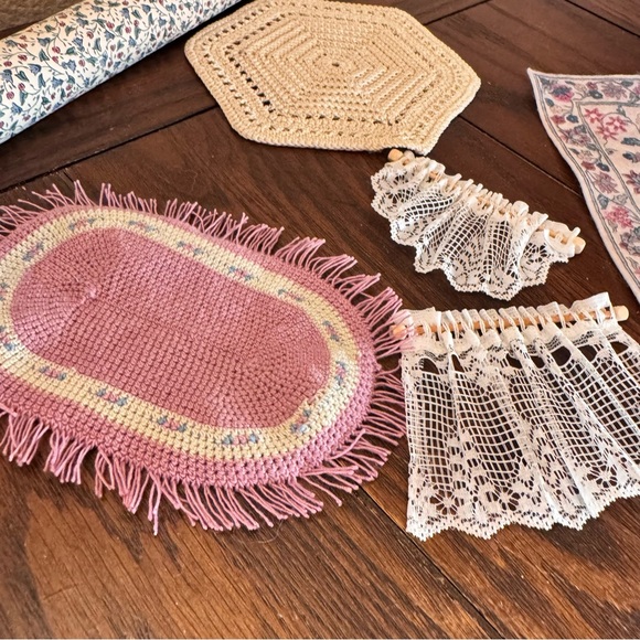 Vintage dollhouse decor accessories rug curtains linens wall paper - Picture 9 of 9